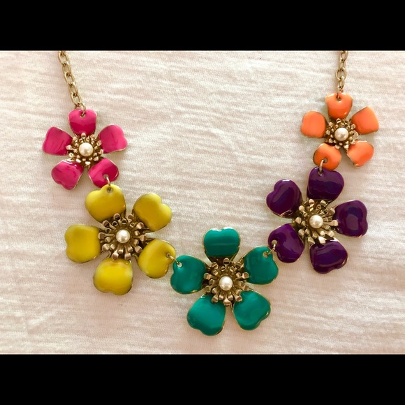 Flower necklace - Picture 1 of 3